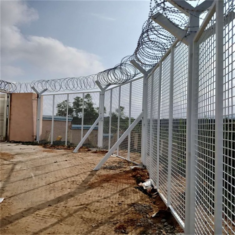 監(jiān)獄防攀爬金屬隔離網(wǎng)