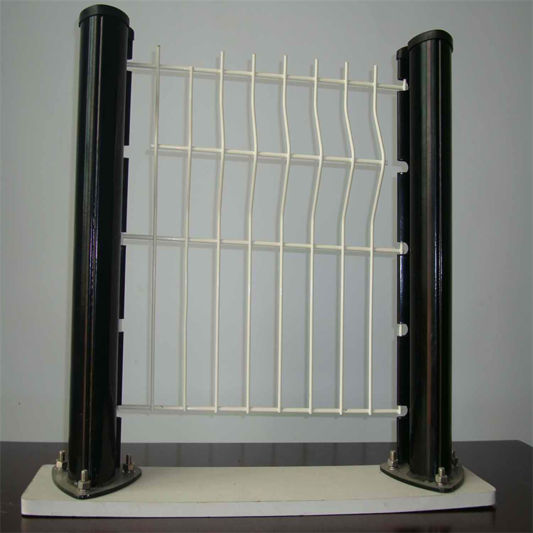 三角折彎護(hù)欄網(wǎng)